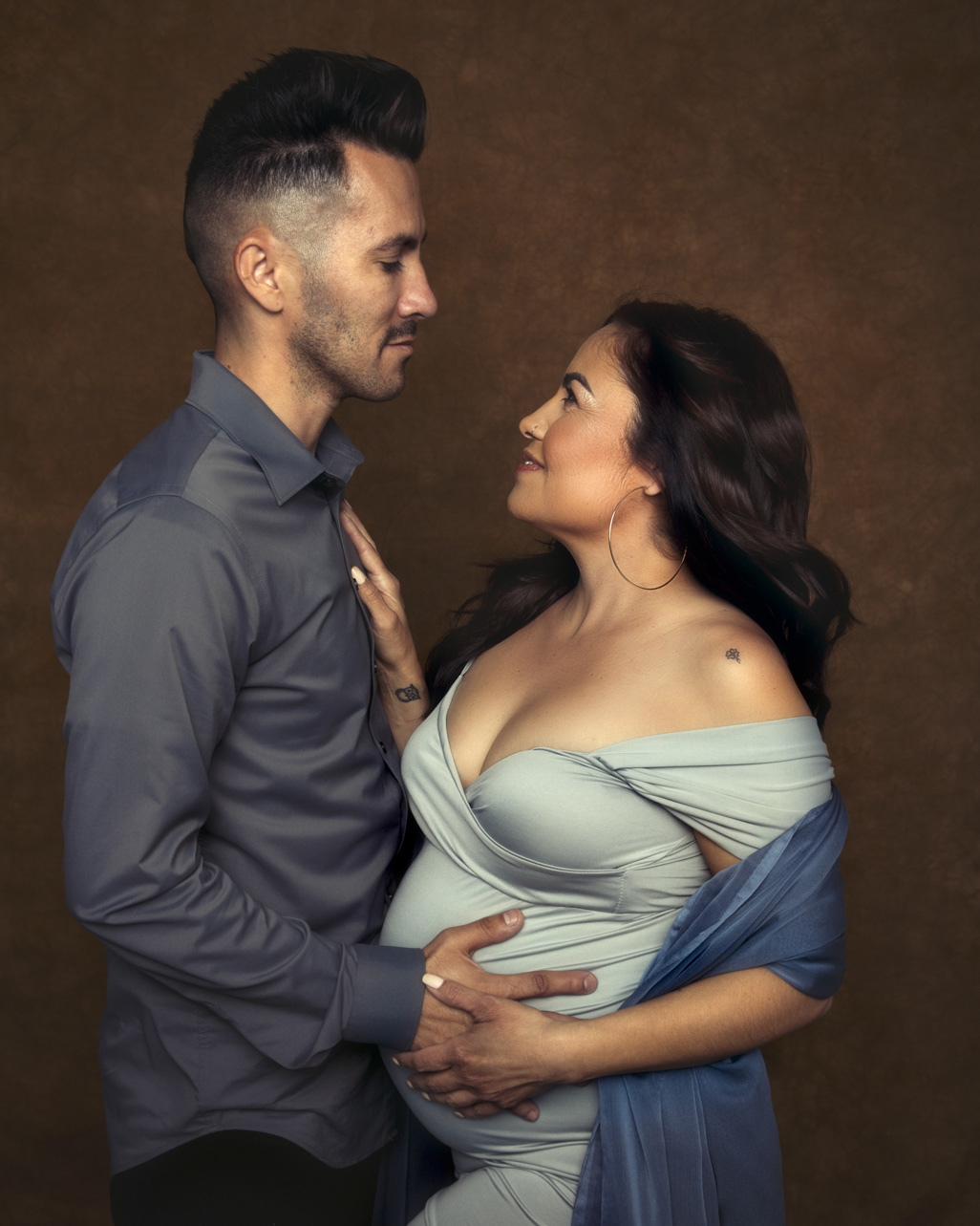 couples maternity photography of a husband and wife