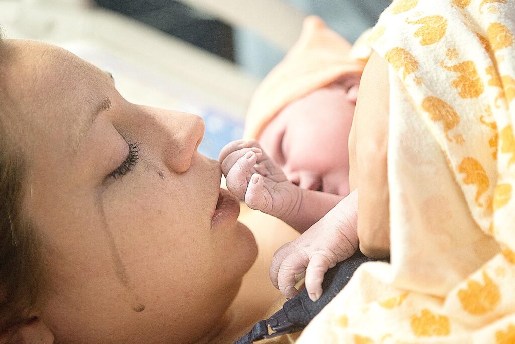 Los Angeles birth photography image at Cedar Sinai shows a color postpartum photo of a mother and daughter.