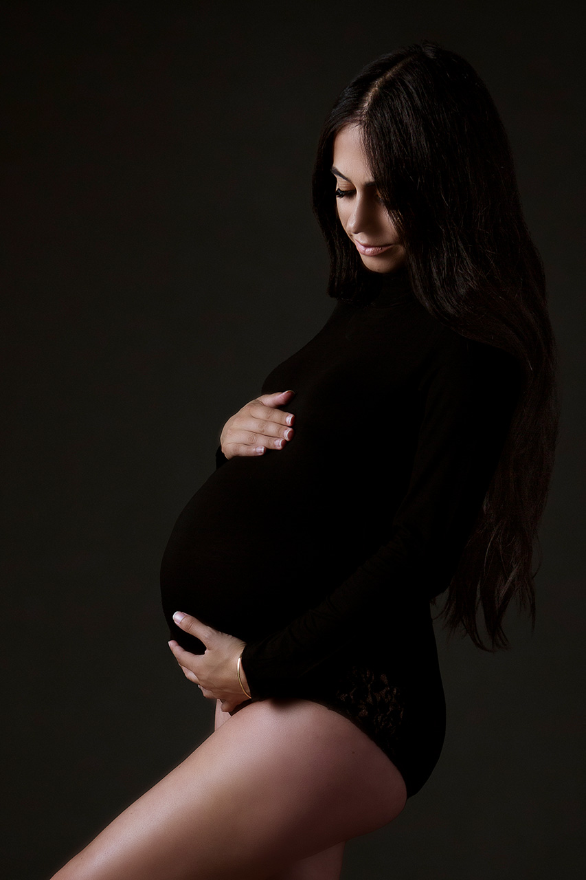 maternity portrait of a woman wearing a black bodysuit by los angeles maternity photographer, leona darnell