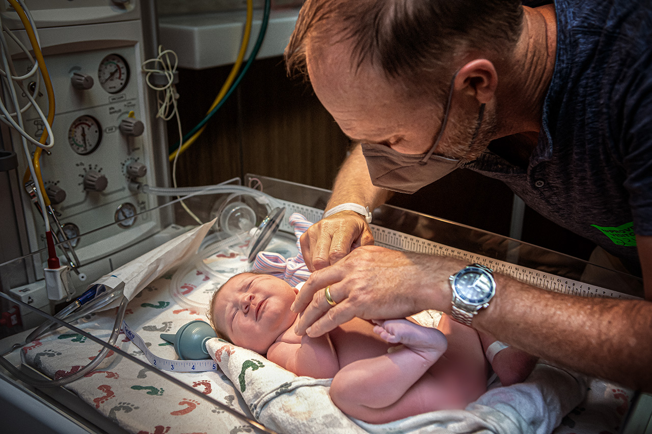 San Diego birth photographer leona darnell shows a picture of when daddy met his daughter