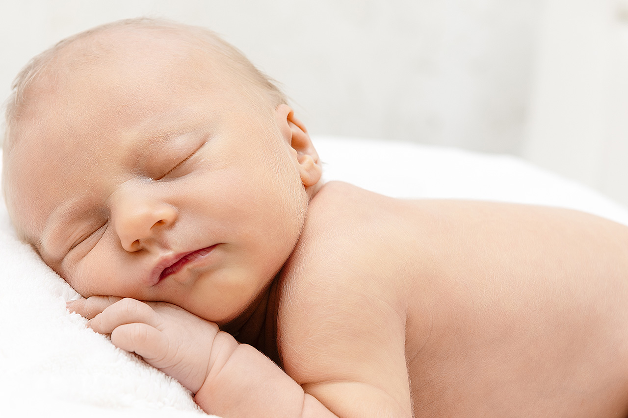 Newborn photo by Leona Darnell