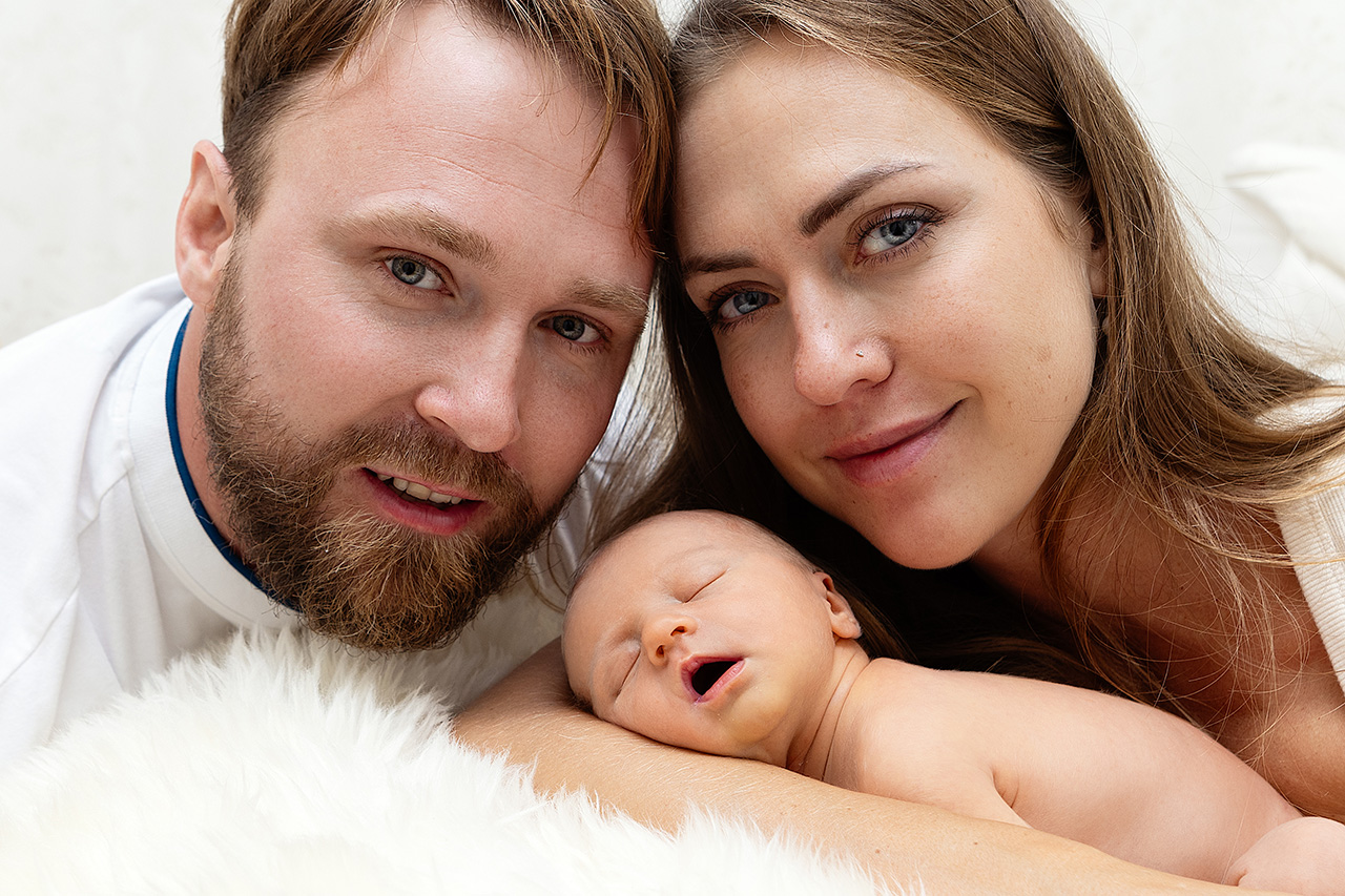 Newborn photography by Leona Darnell showing a mother, father and a newborn daughter.