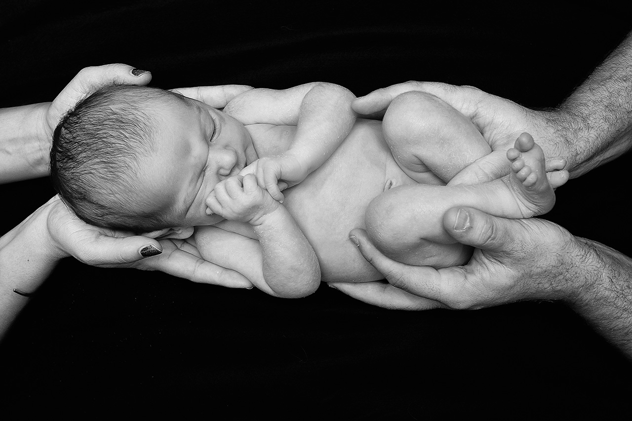 black and white in home newborn photo session by Leona Darnell