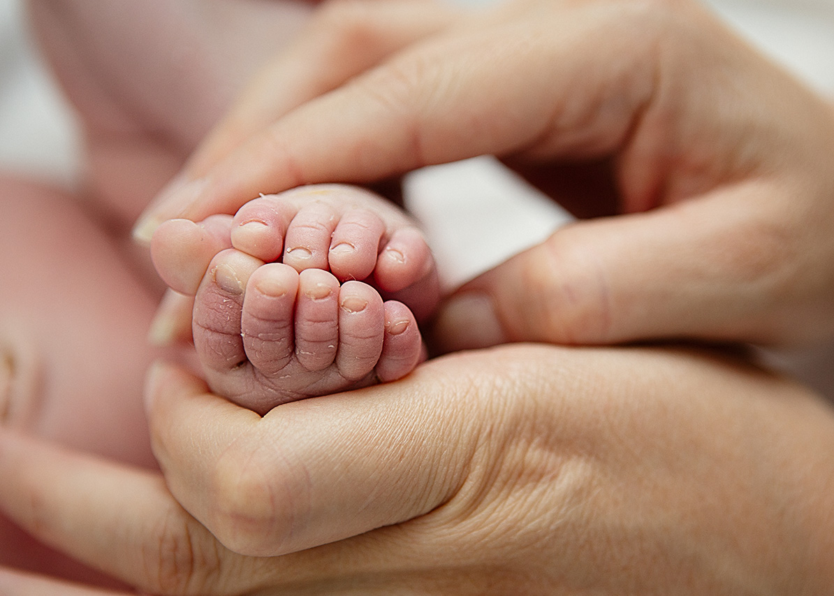 Close-up of a newborn baby's tiny toes during an in-home lifestyle newborn photography session by Los Angeles birth and maternity photographer Leona Darnell.